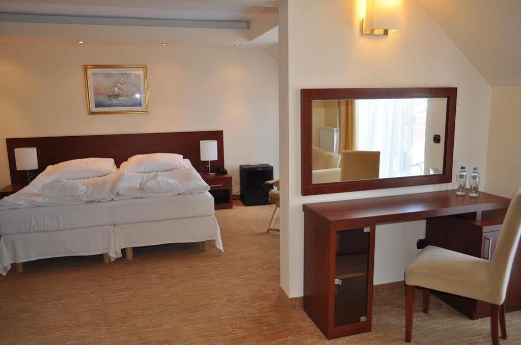 Krol Plaza Spa & Wellness ياروسوافيتس المظهر الخارجي الصورة